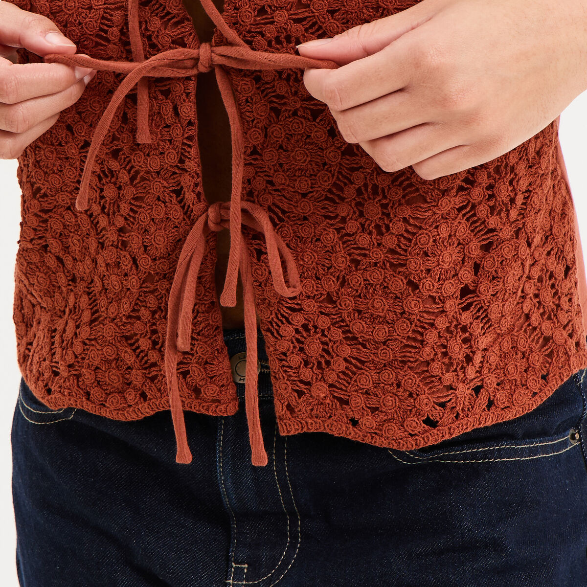 D&eacute;bardeur nou&eacute; effet dentelle macram&eacute; camel femme