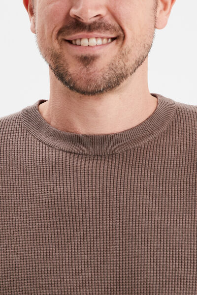 Pull en maille textur&eacute;e col rond taupe homme