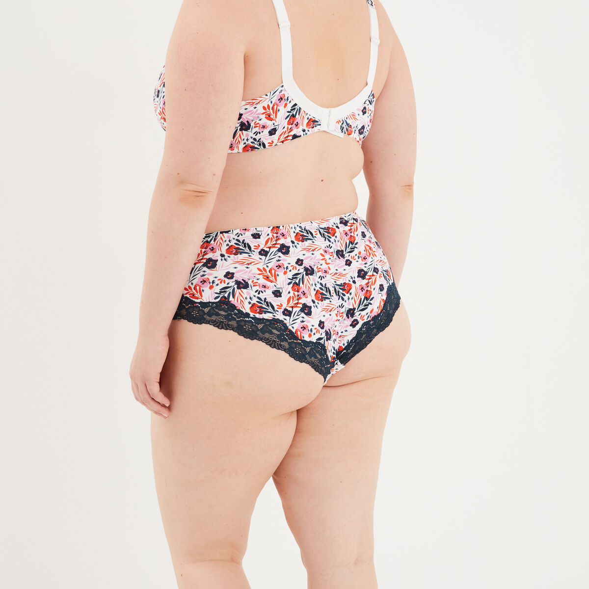 Shorty microfibre ecru femme grande taille