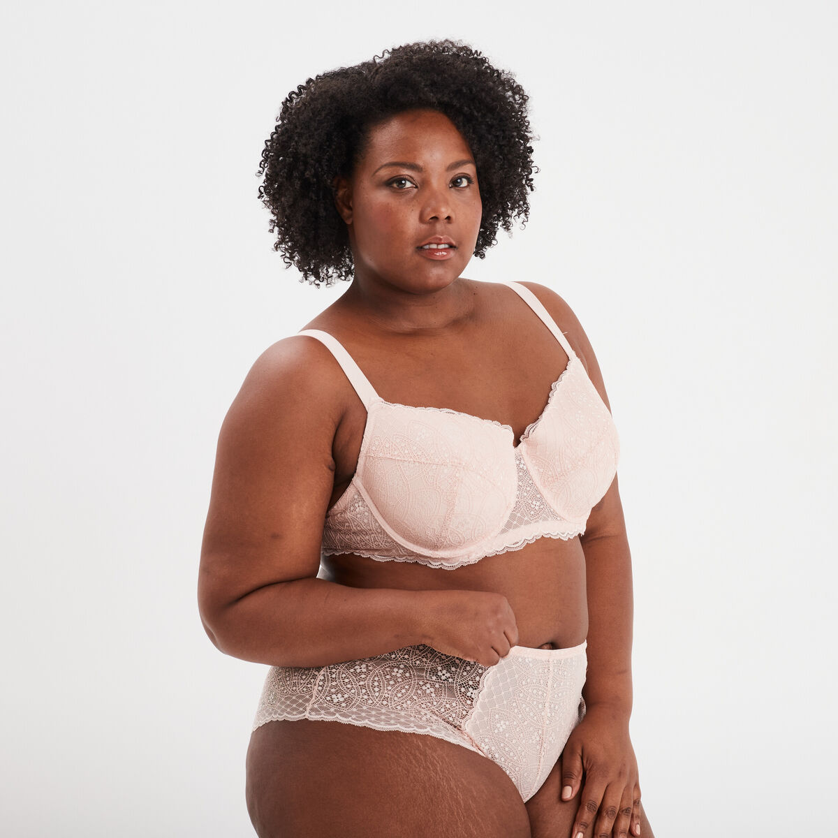 Soutien-gorge emboîtant à dentelle Izzie rose pastel femme grande taille