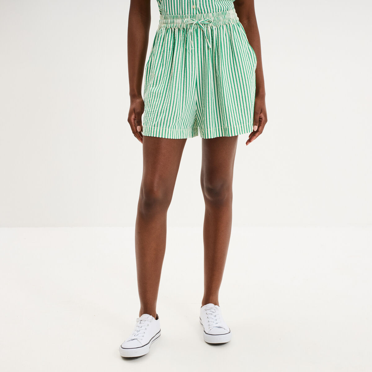 Short large taille &eacute;lastiqu&eacute;e vert femme