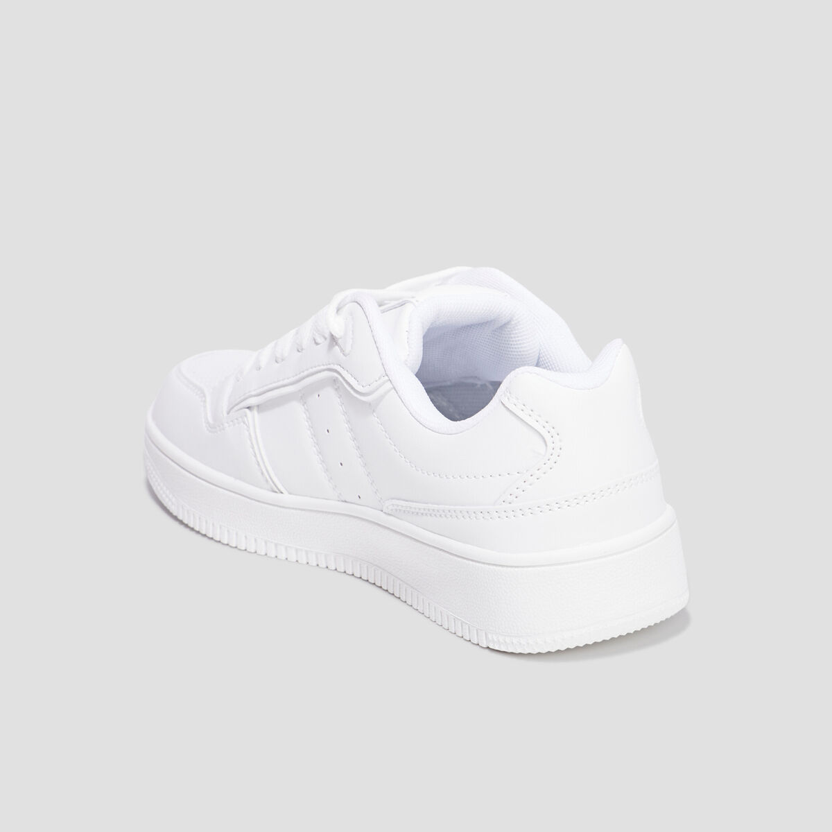 Baskets &agrave; lacets avec bout rond blanc gar&ccedil;on