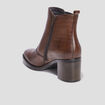 Bottines à talons avec clous en cuir marron femme