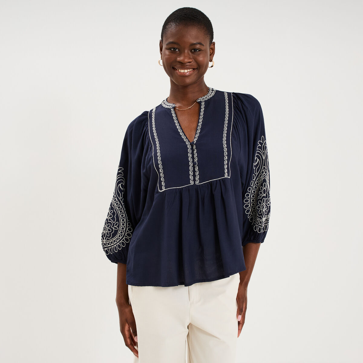 Blouse brod&eacute;e oversize col tunisien bleu fonc&eacute; femme