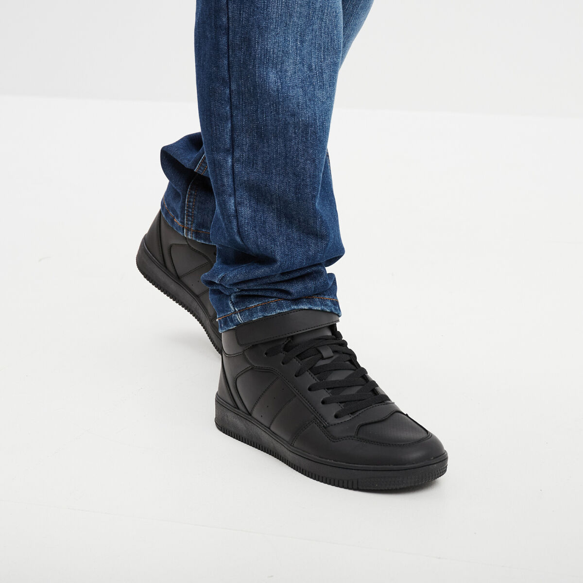 Baskets montantes &agrave; scratch sur l'avant noir homme