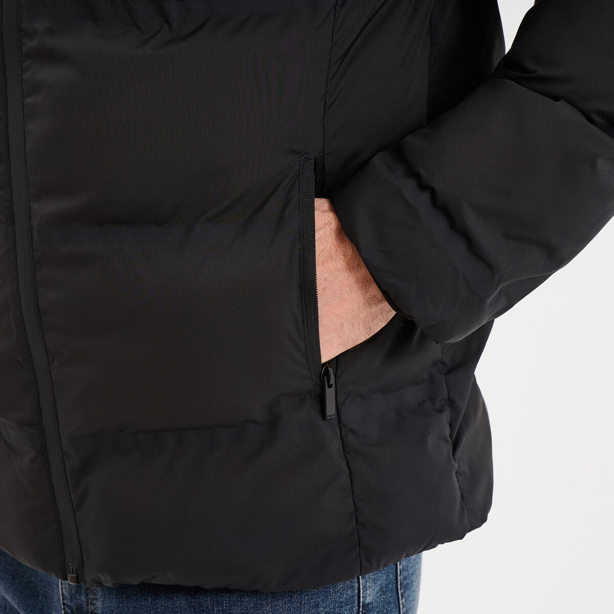 Doudoune courte &agrave; capuche d&eacute;perlante noir homme