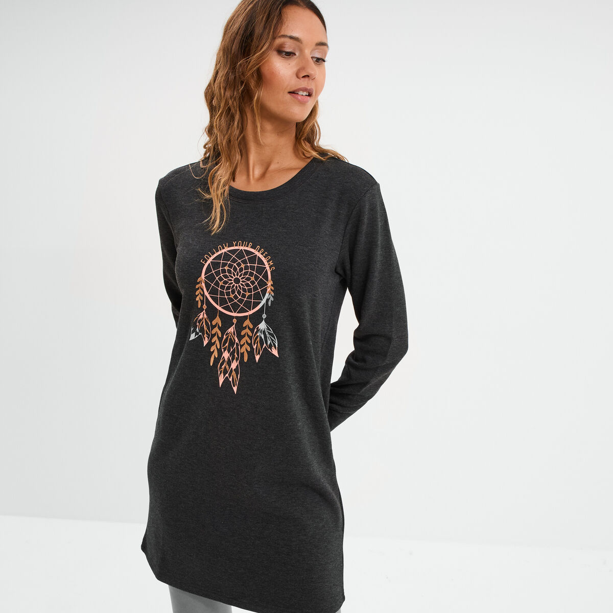 Chemise de nuit t-shirt col rond gris fonc&eacute; femme