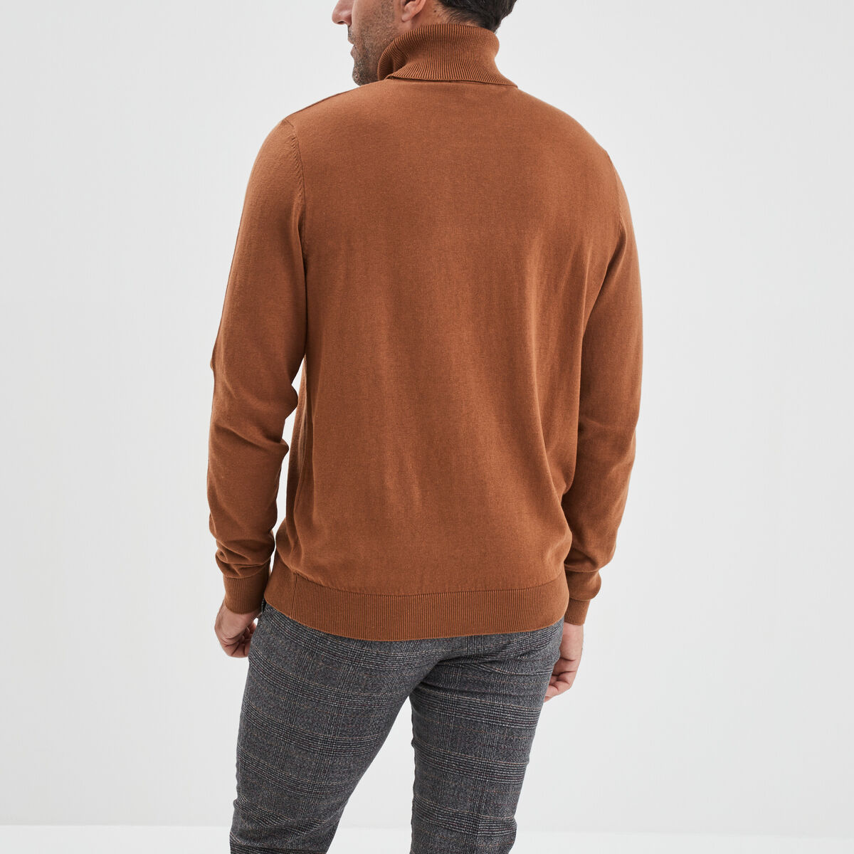 Pull avec col roul&eacute; camel homme