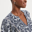 Blouse ajour&eacute;e manches 3/4 col en V ecru femme