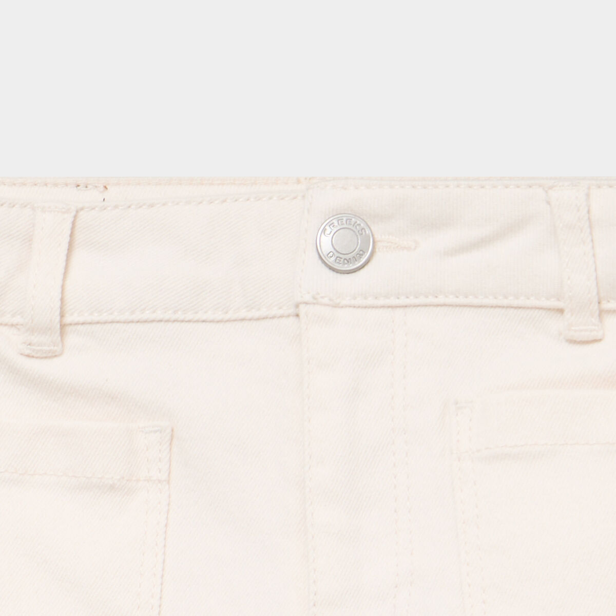 Short droit poches plaqu&eacute;es stretch creme fille