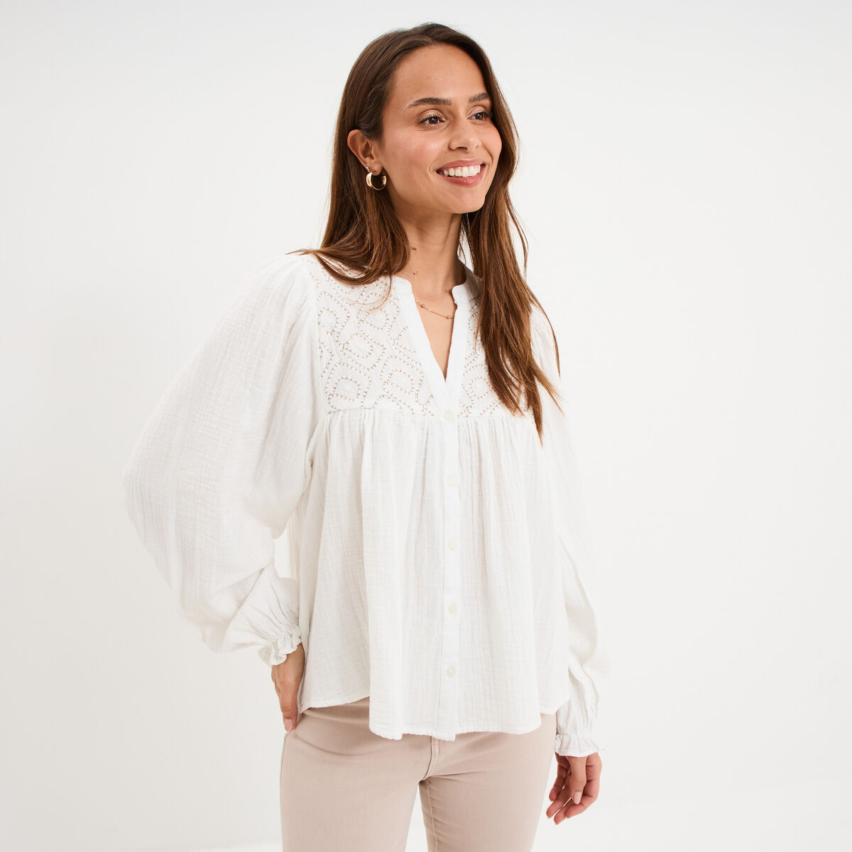 Blouse brod&eacute;e col tunisien coton blanc femme