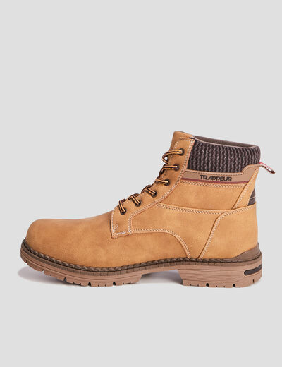 Boots lacées semelles crantées jaune homme