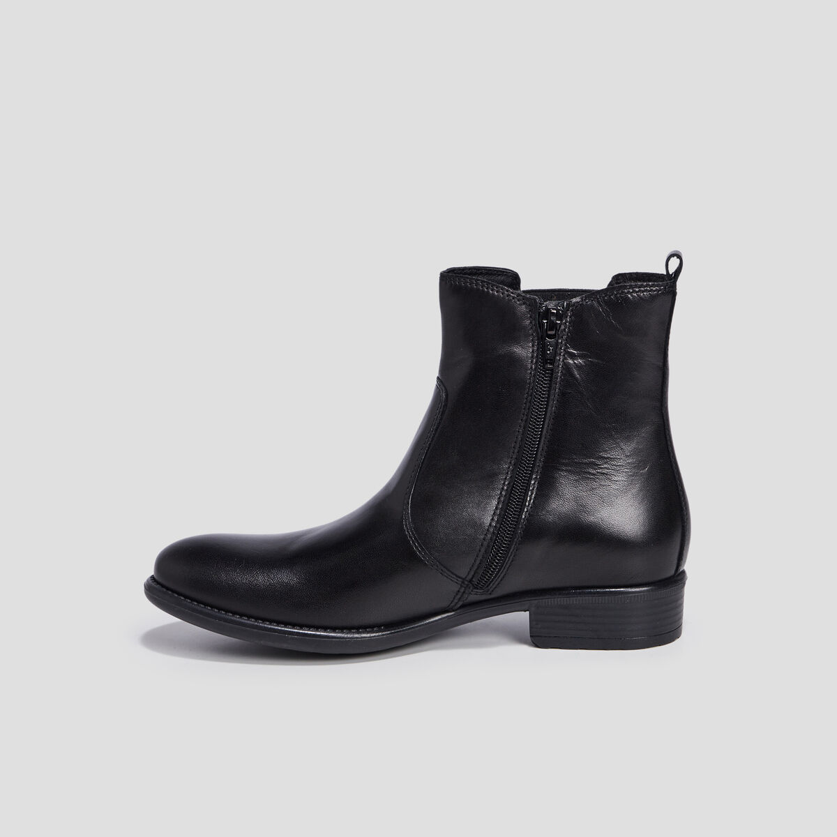 Bottines en cuir noir fille