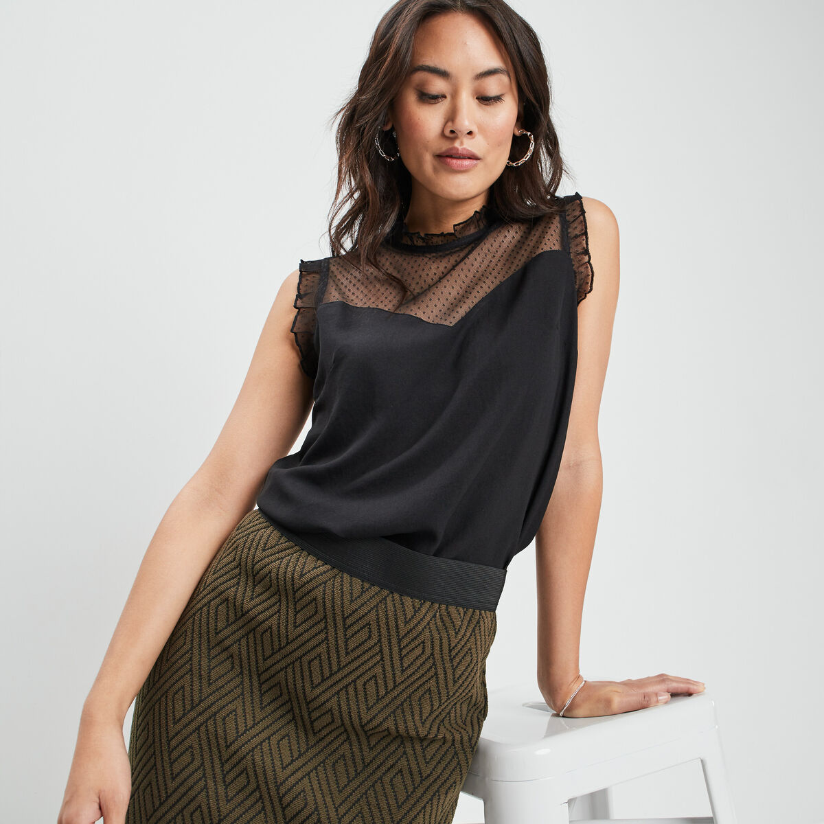 Blouse plumetis habillée sans manches noir femme