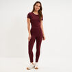 T-shirt de sport court ajust&eacute; violet fonc&eacute; femme