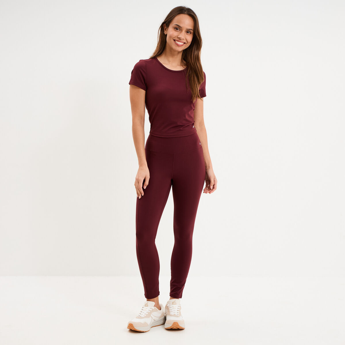 T-shirt de sport court ajust&eacute; violet fonc&eacute; femme