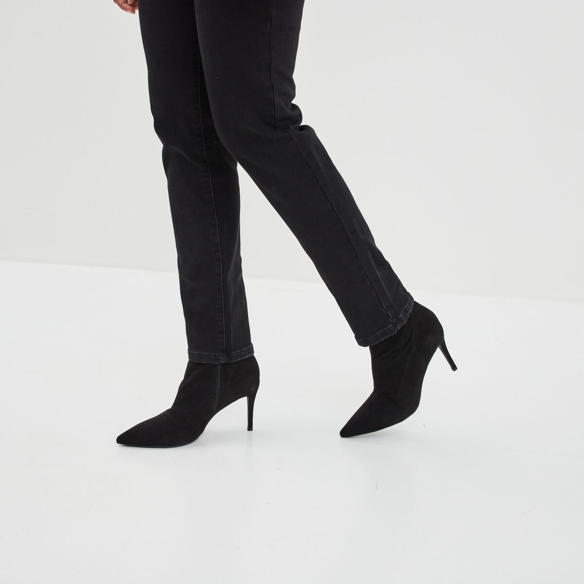 Bottines bouts pointus talons aiguilles noir femme