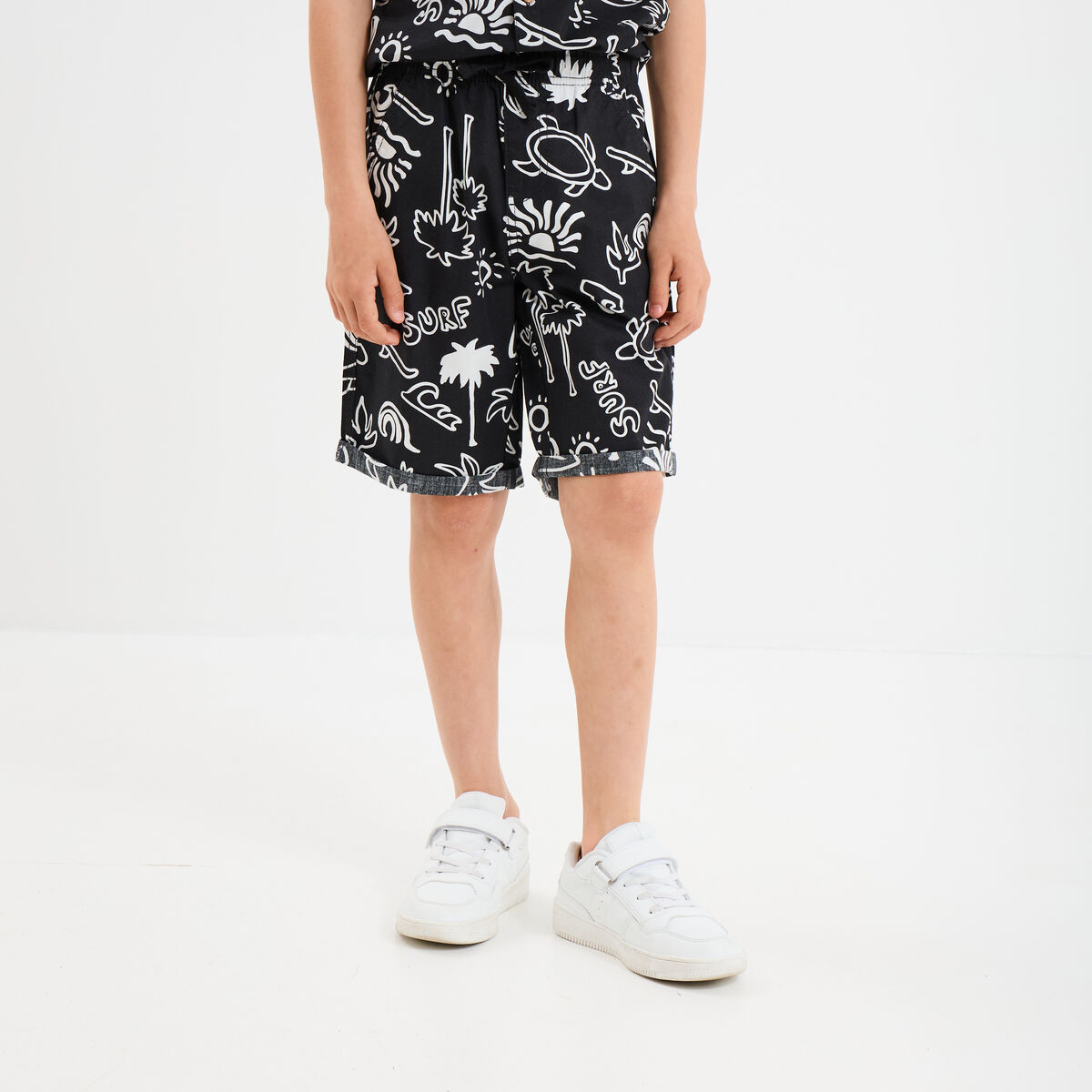 Short bermuda droit taille &eacute;lastiqu&eacute;e noir gar&ccedil;on