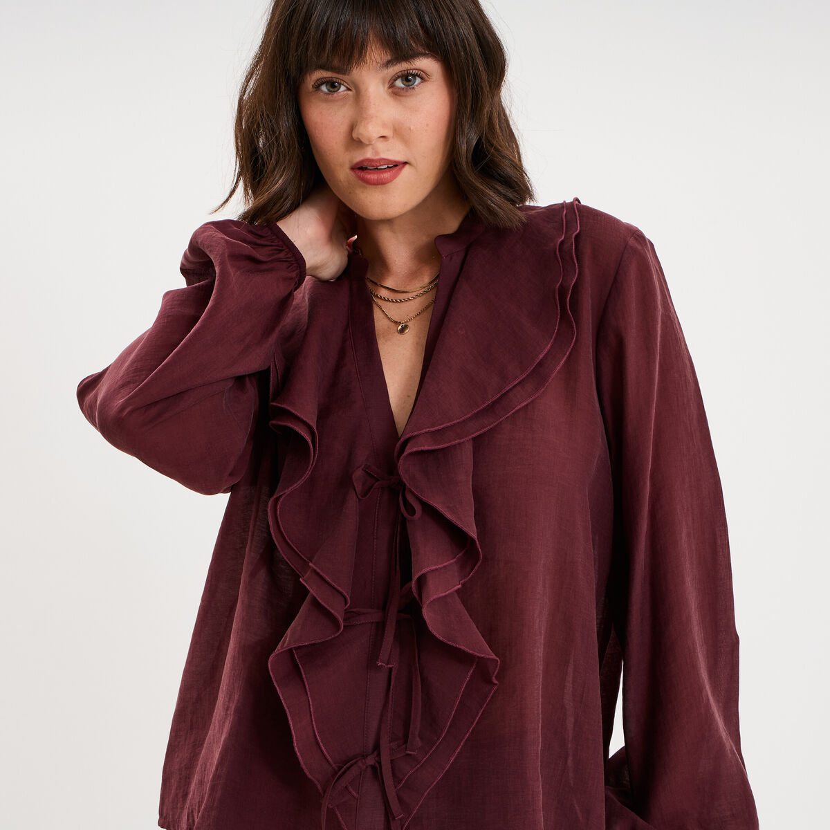 Blouse fluide nou&eacute;e col en V &agrave; volants violet fonc&eacute; femme