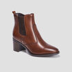 Bottines à talons avec clous en cuir marron femme