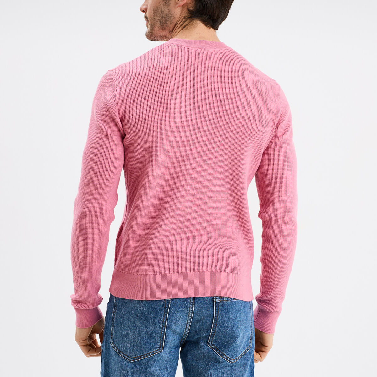 Pull en maille textur&eacute;e col rond rose homme