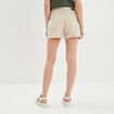 Short ajusté taille haute bords francs beige femme