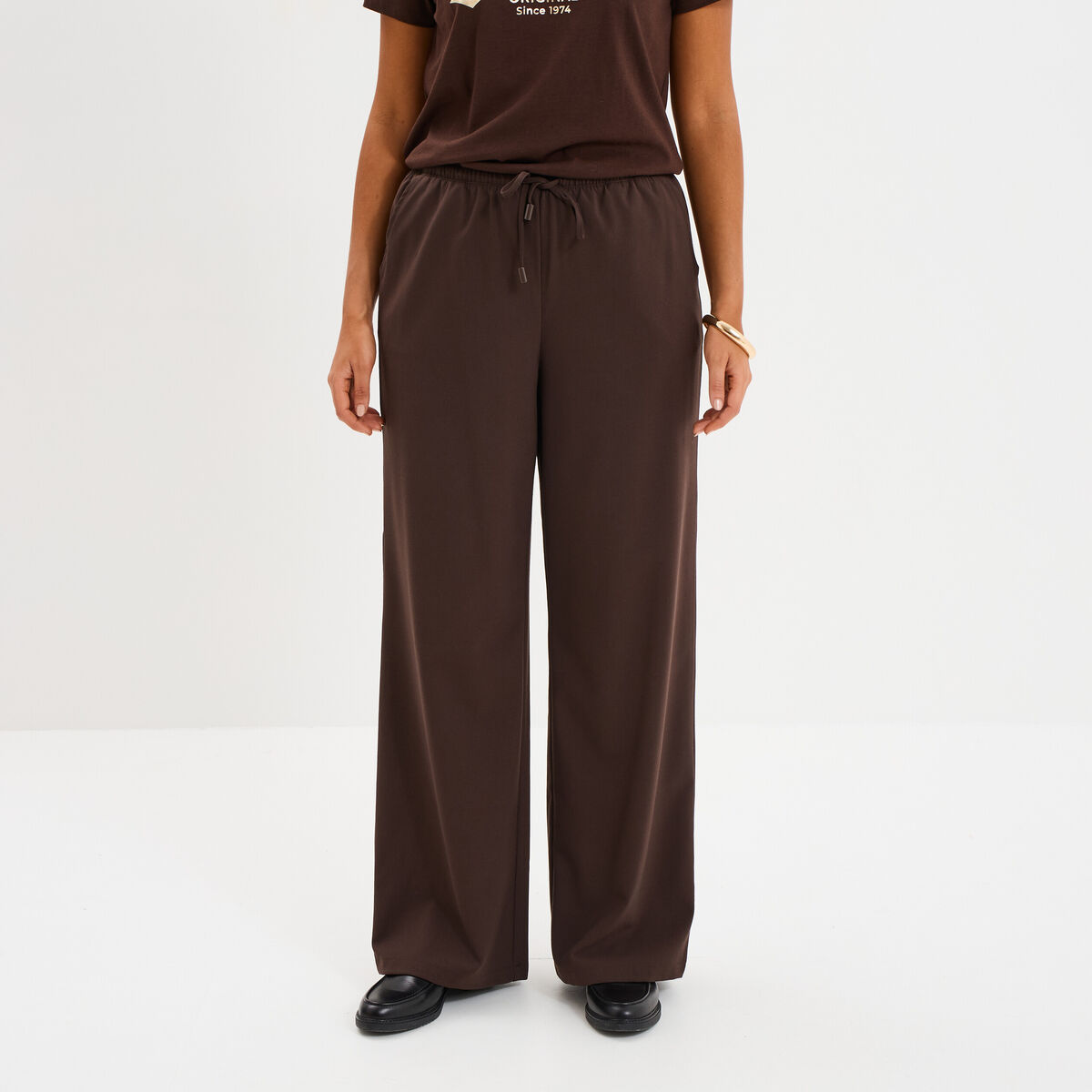Pantalon large &eacute;lastiqu&eacute; marron fonc&eacute; femme