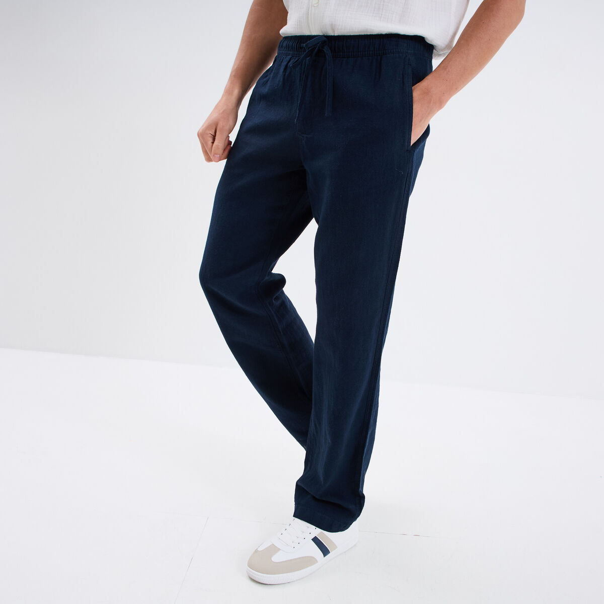 Pantalon slim taille &eacute;lastiqu&eacute;e bleu fonc&eacute; homme