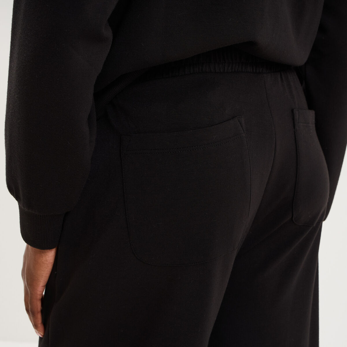 Pantalon de jogging large molletonn&eacute; noir femme