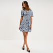Robe courte col en V taille smock&eacute;e blanc femme