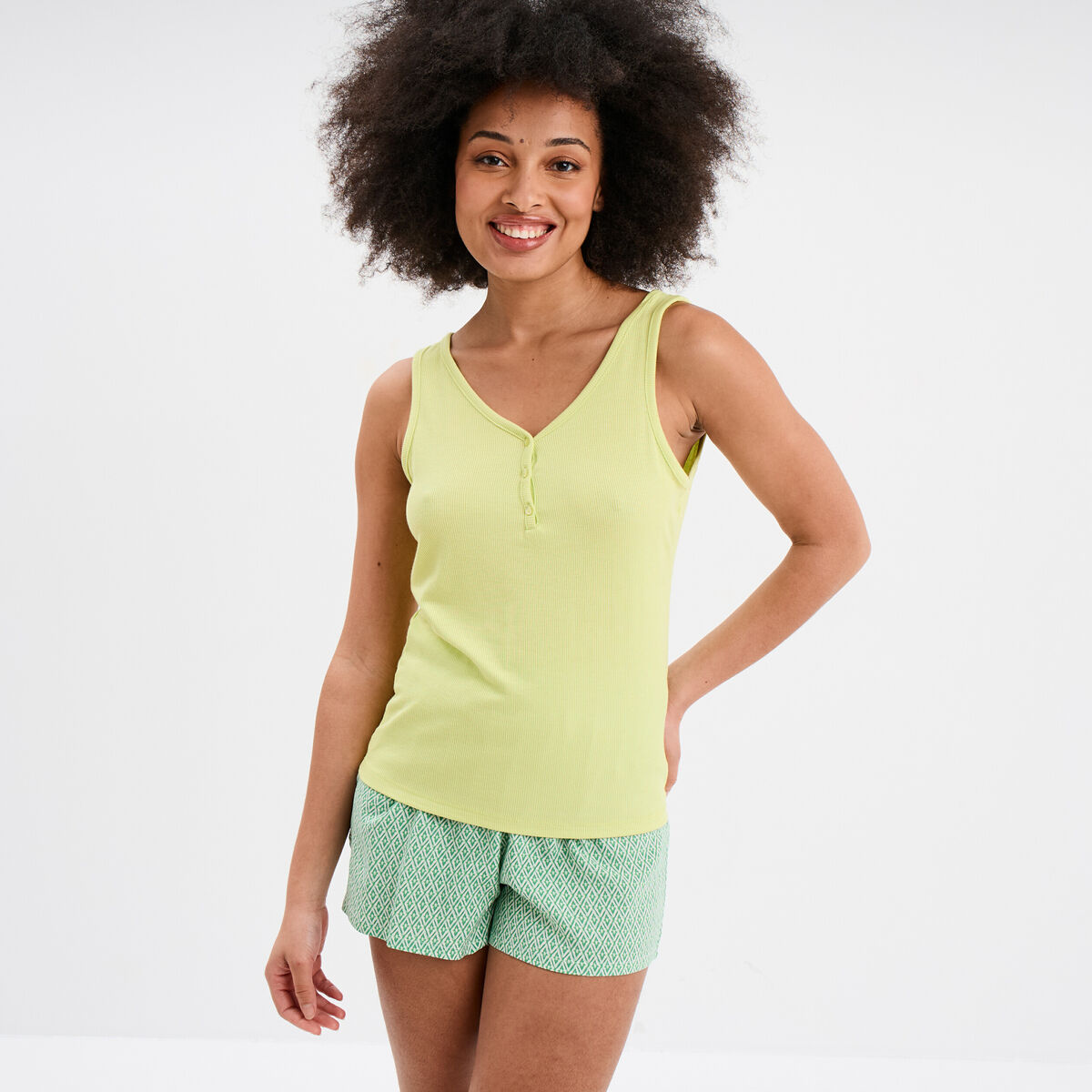 Ensemble pyjama short et débardeur vert femme