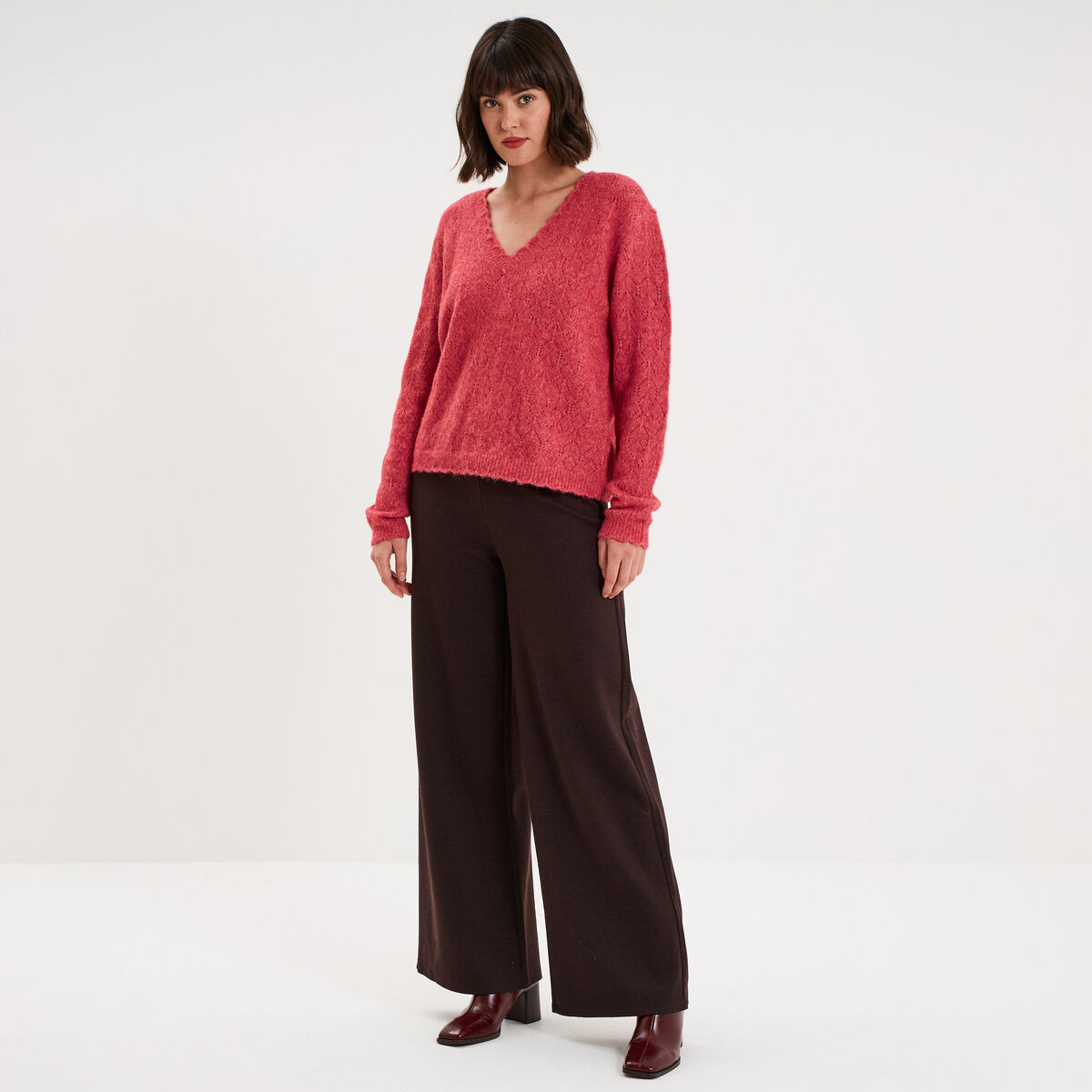 Pull col V ajour&eacute; manches longues rose cerise femme