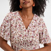 Robe courte col en V taille smock&eacute;e blanc femme