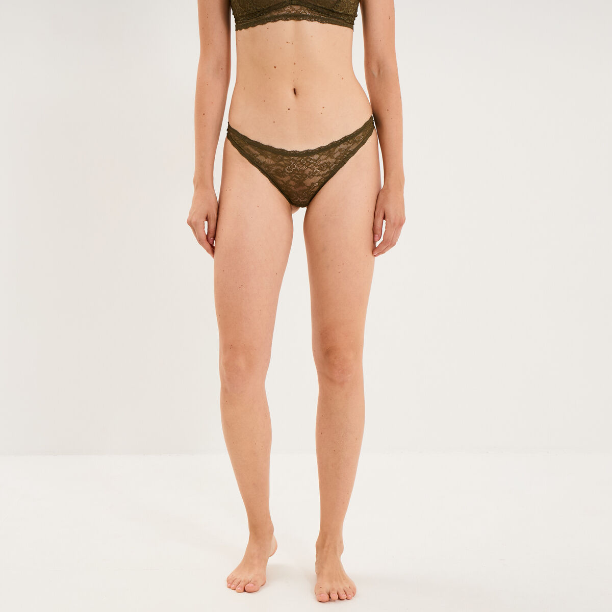Tanga en dentelle doublure coton vert kaki femme