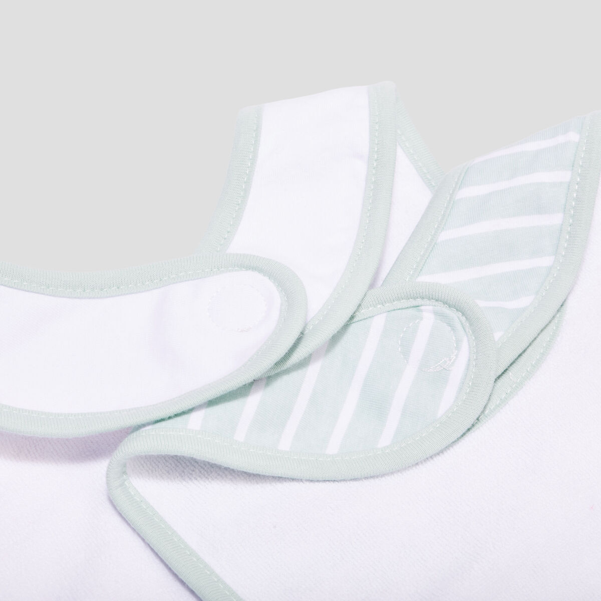 Lot 2 bavoirs coton pingouin bleu gris bébé