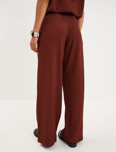 Pantalon effet gaufr&eacute; fluide bordeaux femme