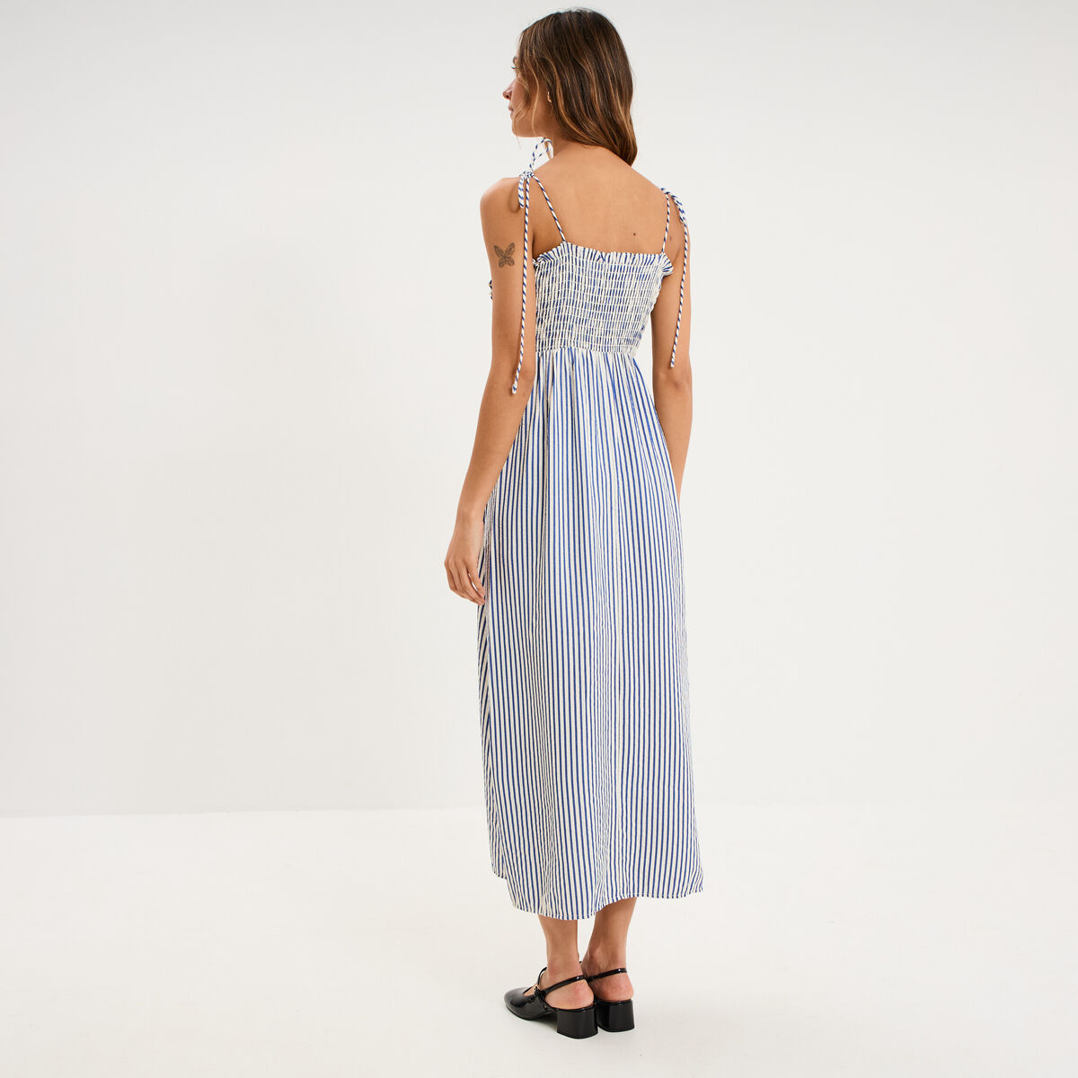 Robe longue &agrave; bretelles et haut smock&eacute; bleu femme