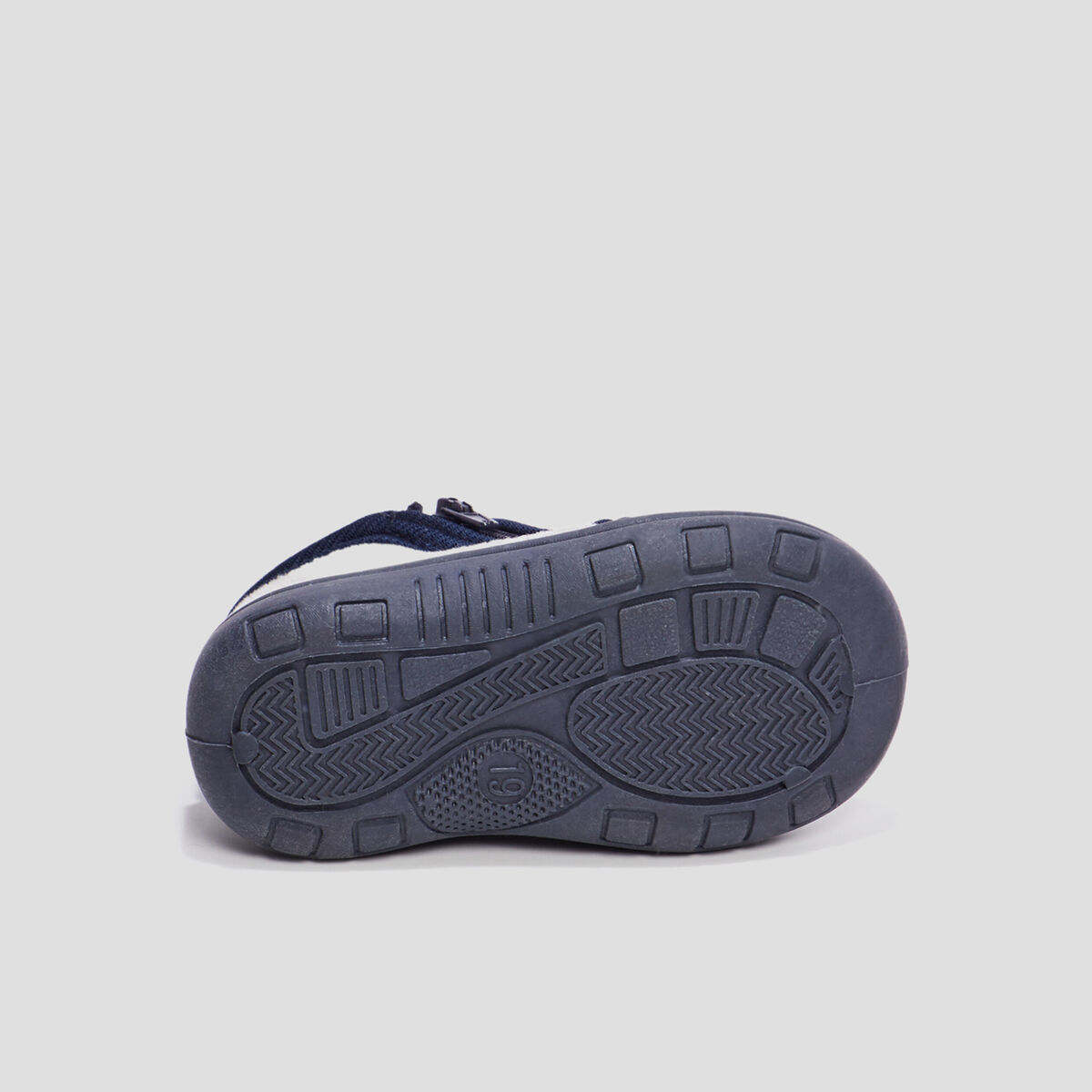 Chaussons bottillons gris b&eacute;b&eacute; gar&ccedil;on
