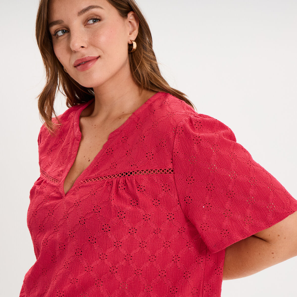 T-shirt broderie anglaise col tunisien rose cerise femme grande taille