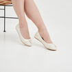 Ballerines effet nou&eacute; blanc femme