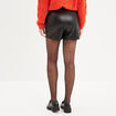 Short simili cuir large à pont noir femme