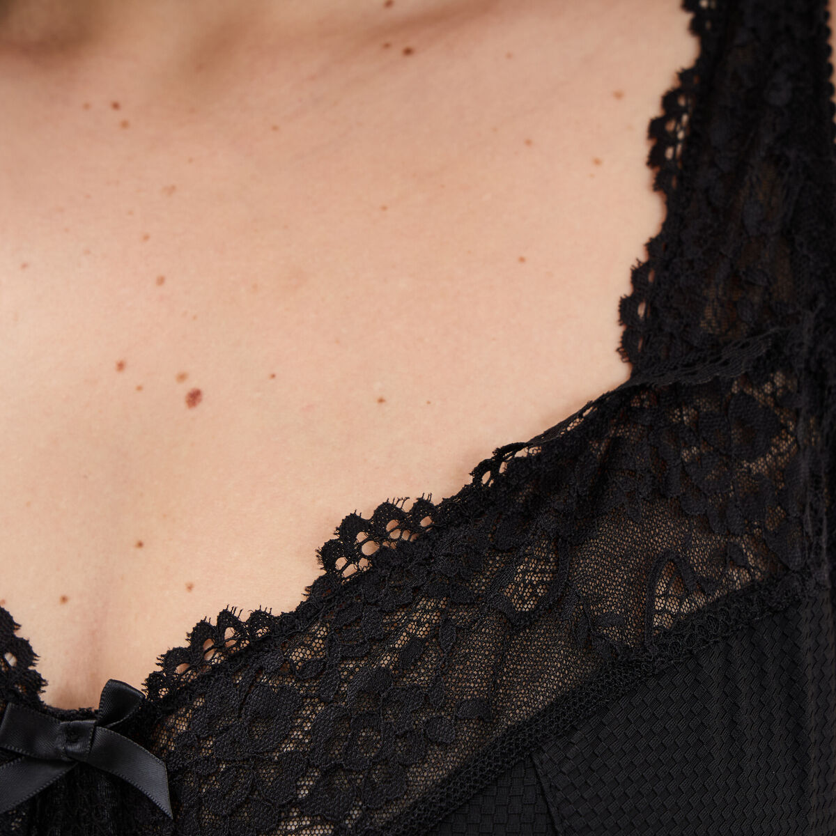 Soutien-gorge corbeille dentelle noir femme grande taille
