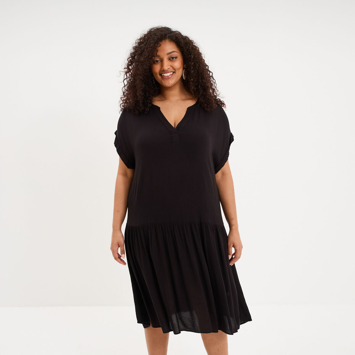 Robe courte fluide &eacute;vas&eacute;e col tunisien noir femme grande taille