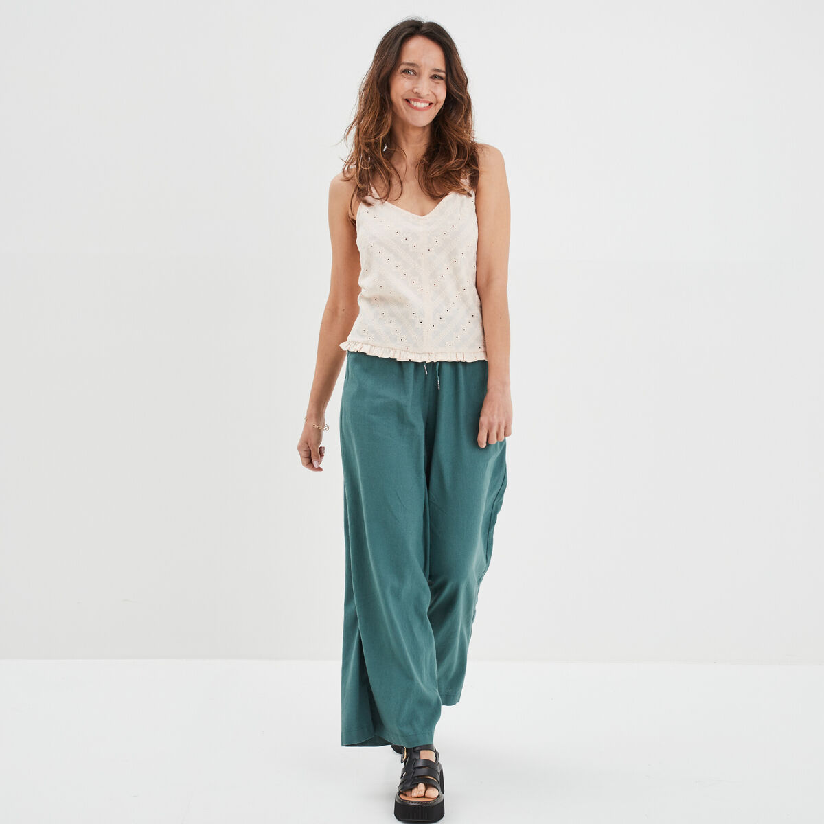 Débardeur broderie anglaise à volants rose clair femme