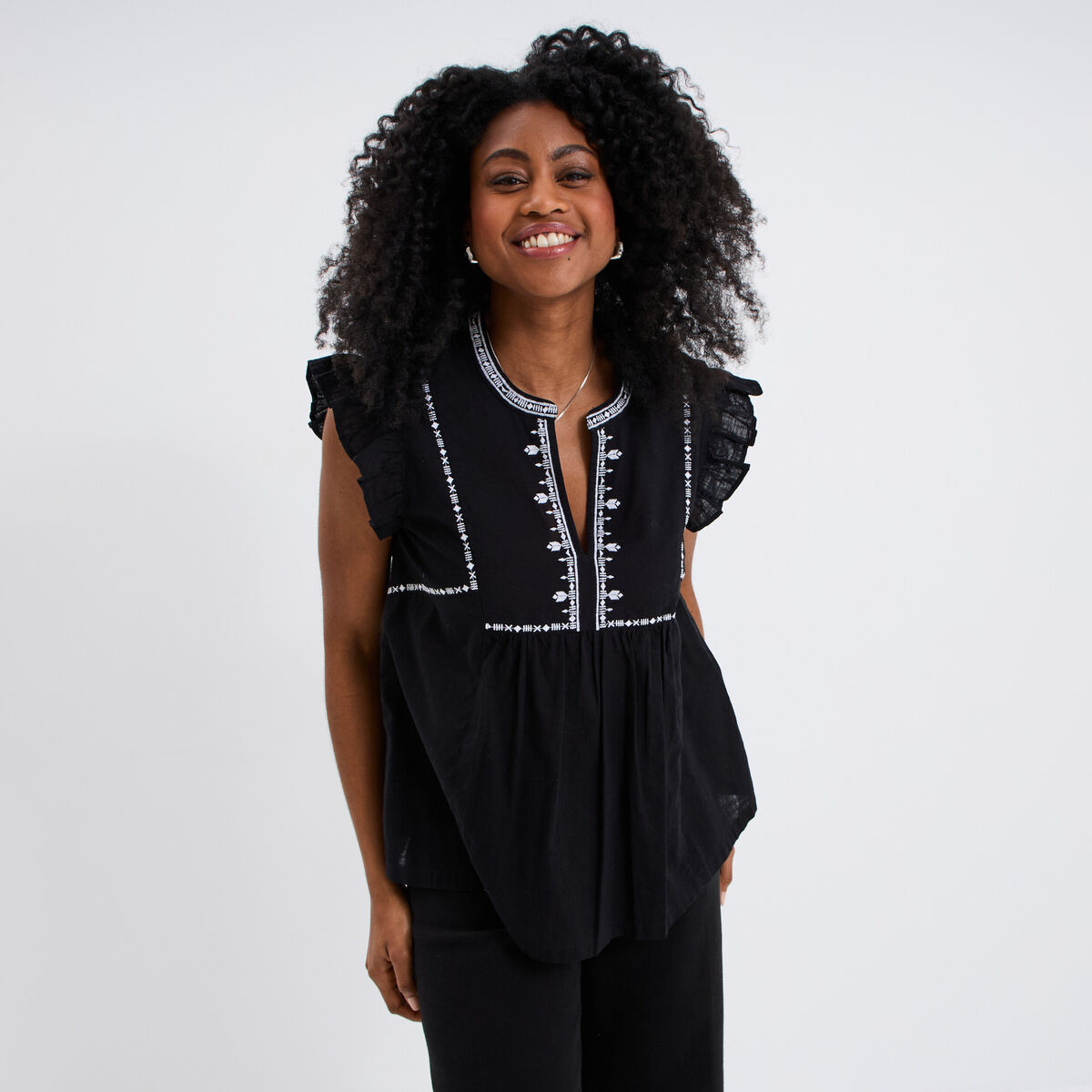 Blouse brod&eacute;e &agrave; volants coton noir femme