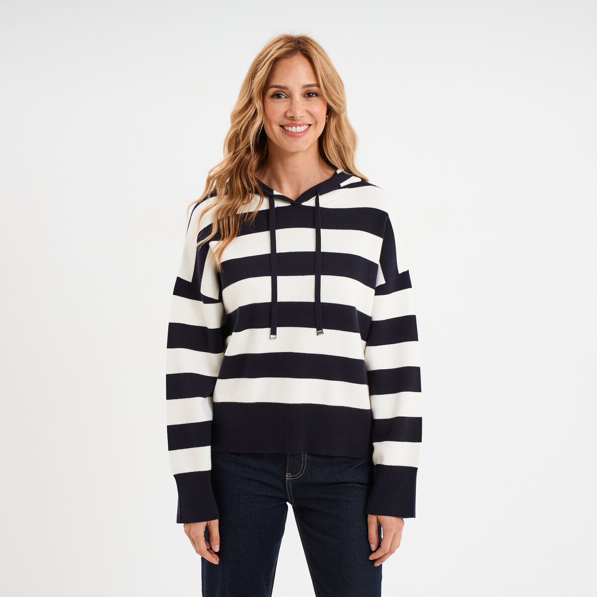 Pull &agrave; capuche manches longues bleu marine femme