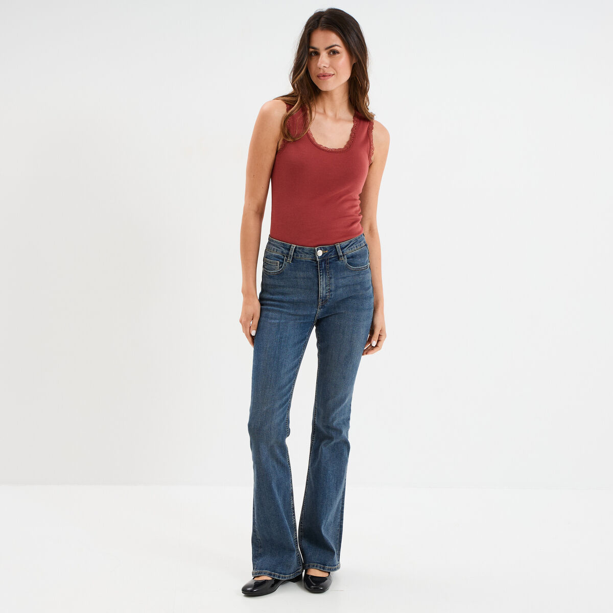 D&eacute;bardeur coton bords dentelle rouge fonc&eacute; femme