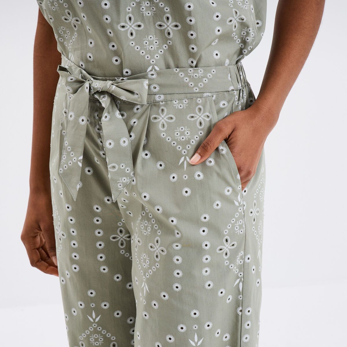Pantalon regular broderie anglaise vert clair femme