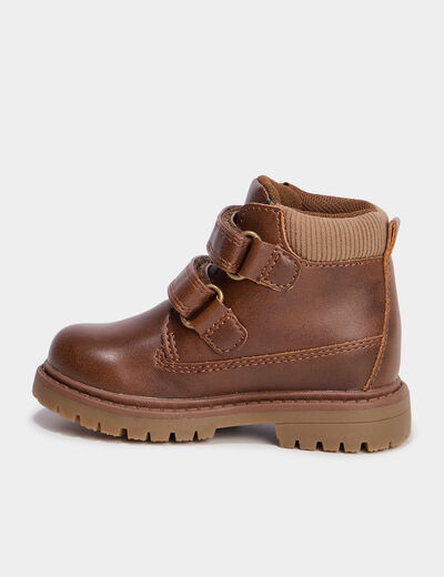 Boots &agrave; scratchs marron b&eacute;b&eacute; gar&ccedil;on