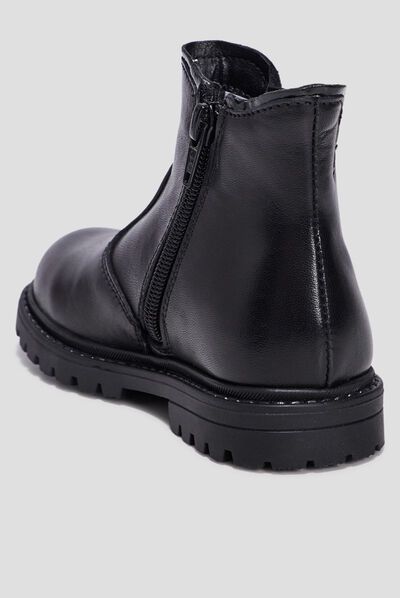 Bottines crantées en cuir noir fille